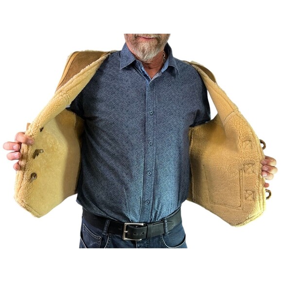 Vintage 1970's Suede Shearling Men's Vest Leather Trim Horn Toggle Buttons M - Picture 8 of 8